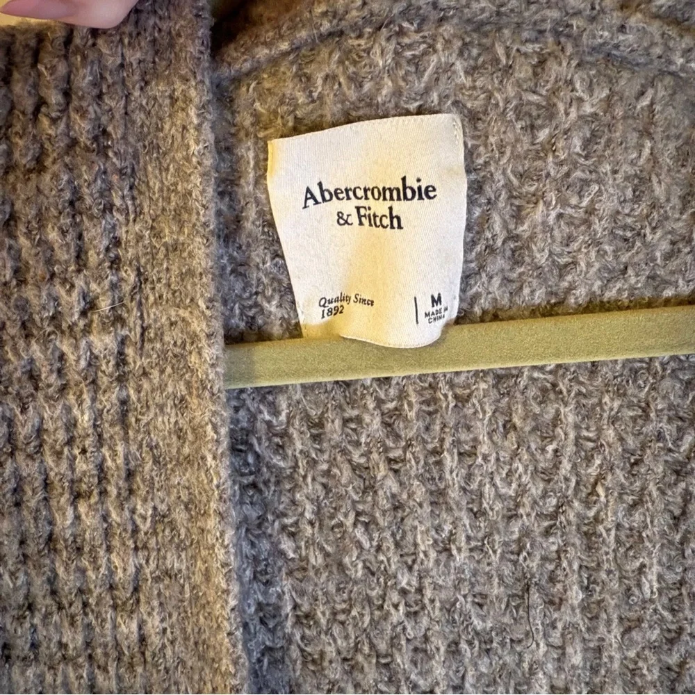 Abercrombie & Fitch Gray Knit Cardigan - Picture 2 of 3